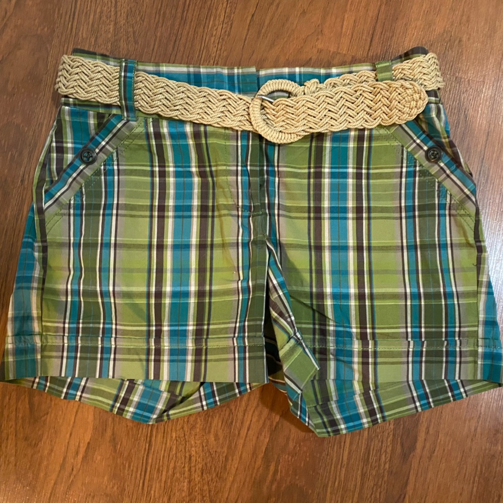 Plaid shorts with belt